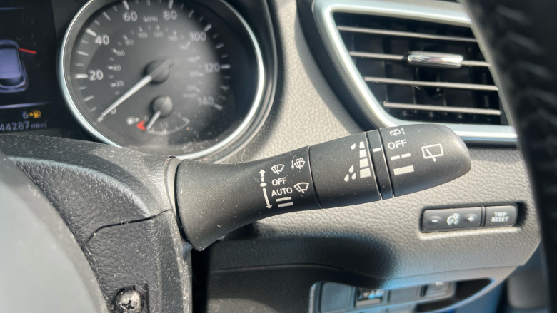 Nissan Qashqai 1.5 dCi N-Connecta 5dr Diesel Hatchback